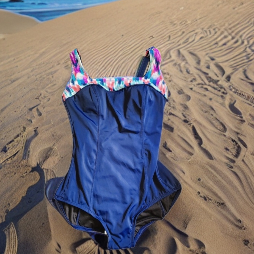 NWOT Roxanne Swimsuit Low Cut Leg Navy Blue Bra‎ 32C Medium Size